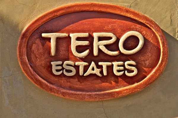 TERO Estates Windrow Vineyard Tasting Room Logo