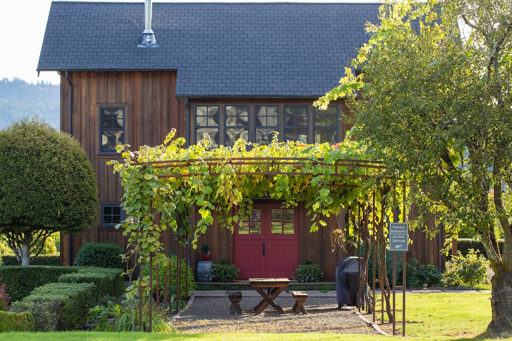 Beacon Hill Winery & Vineyard