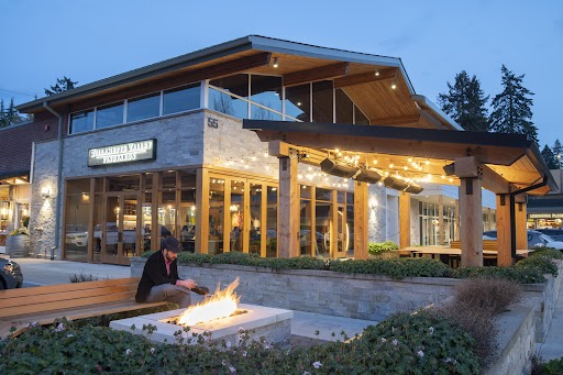 Lake Oswego Tasting Room & Restaurant